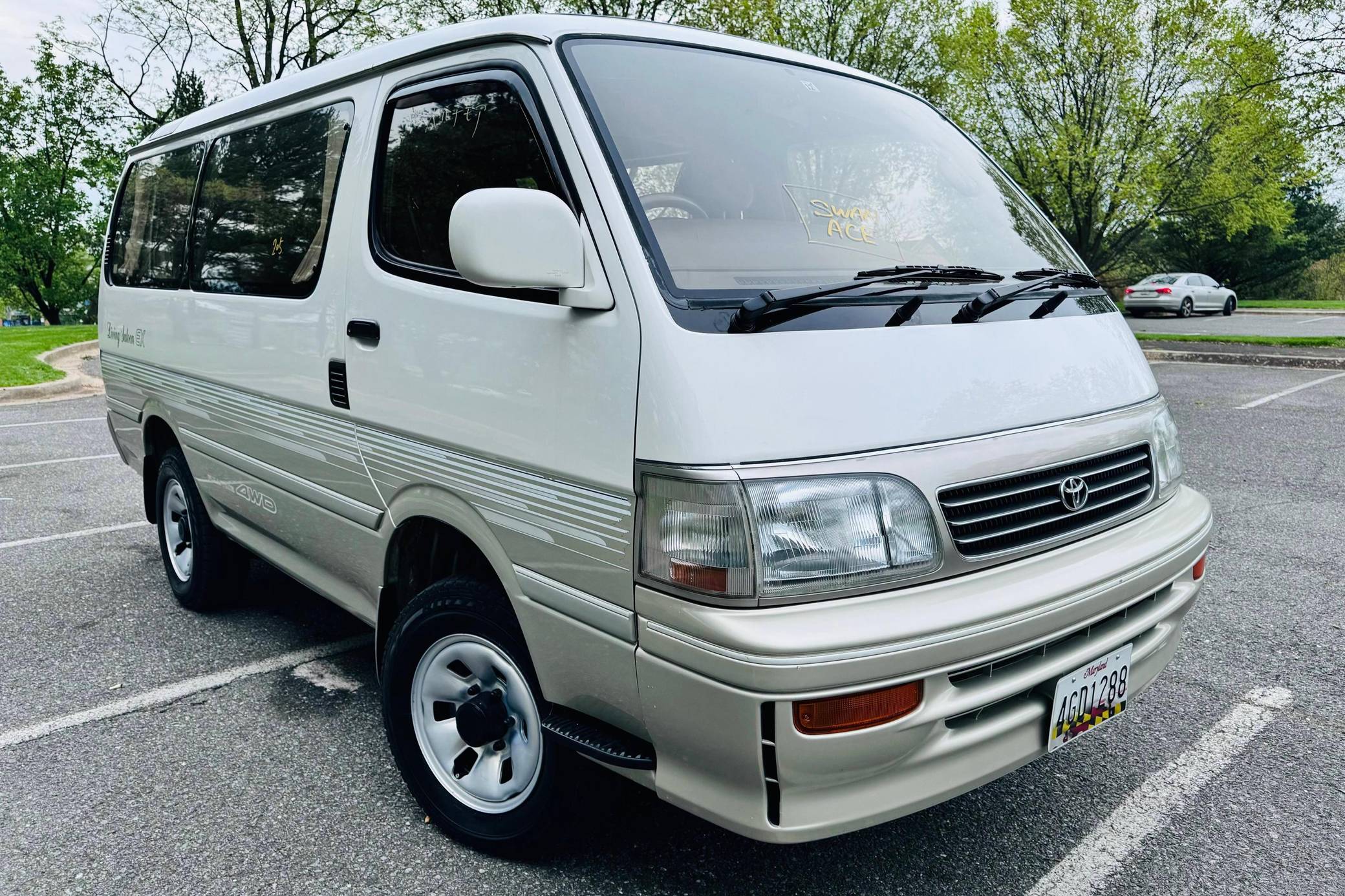 Jdm Van Toyota 4x4 JDM 96 Toyota Hiace Grand Cabin Wagon Turbo - Main Image