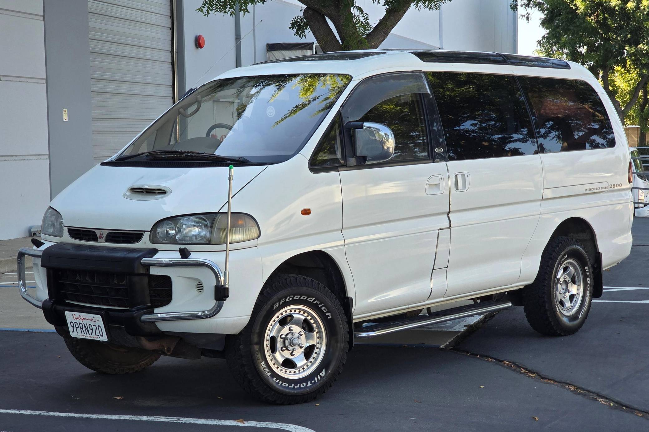 1994 Mitsubishi Delica Space Gear 4WD VIN: PF8W0001550 for Sale