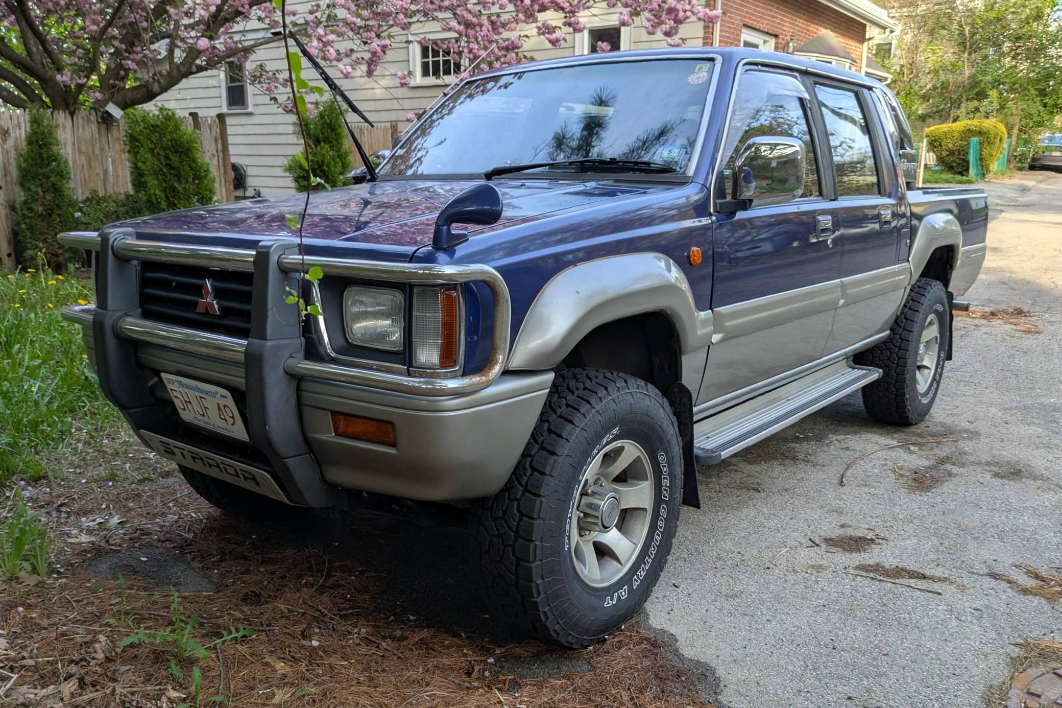 1993 Mitsubishi Strada