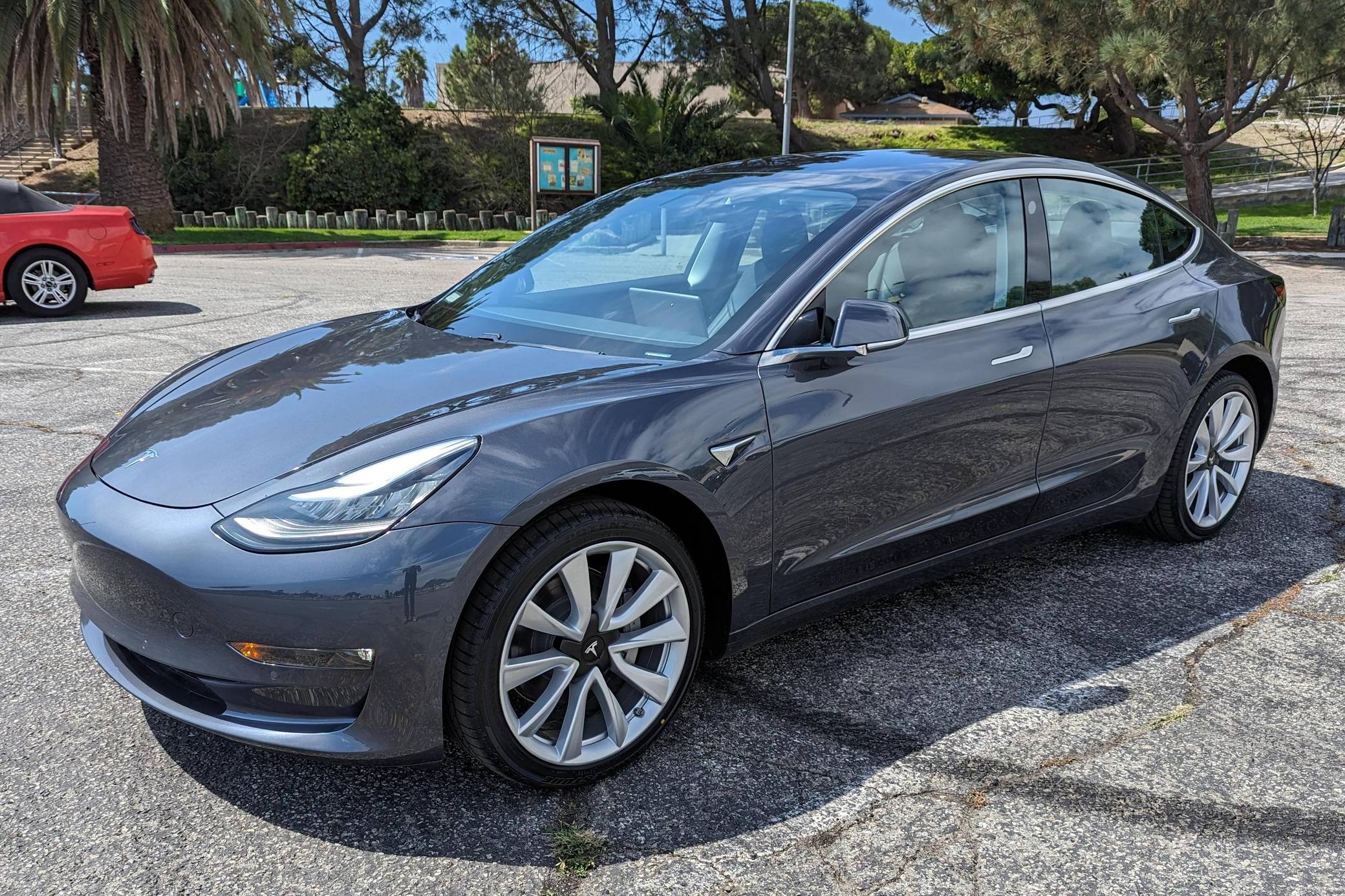 Tesla's basic, free color for Model 3 and Y is now Midnight Silver