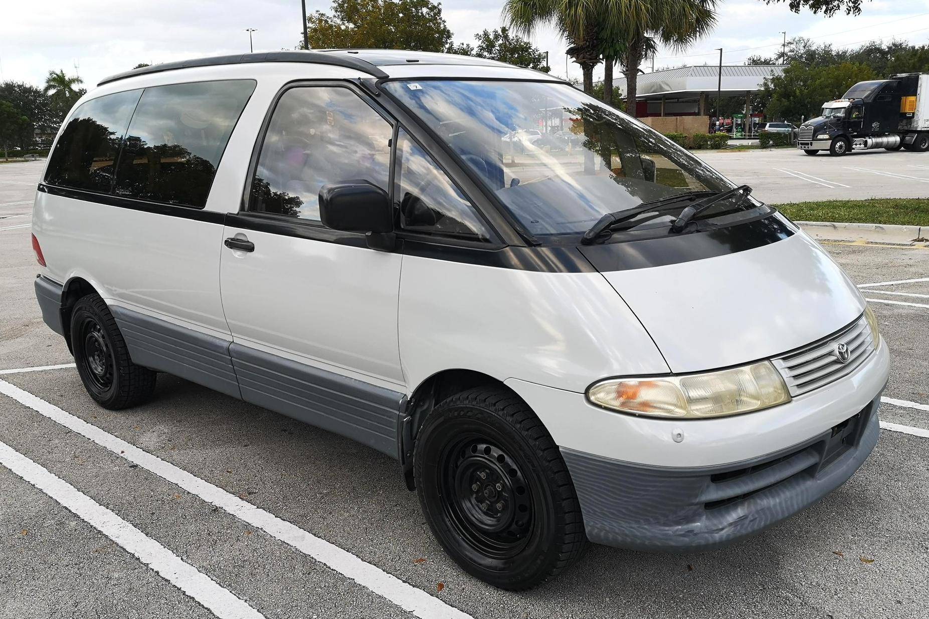 Toyota 2024 4wd minivan