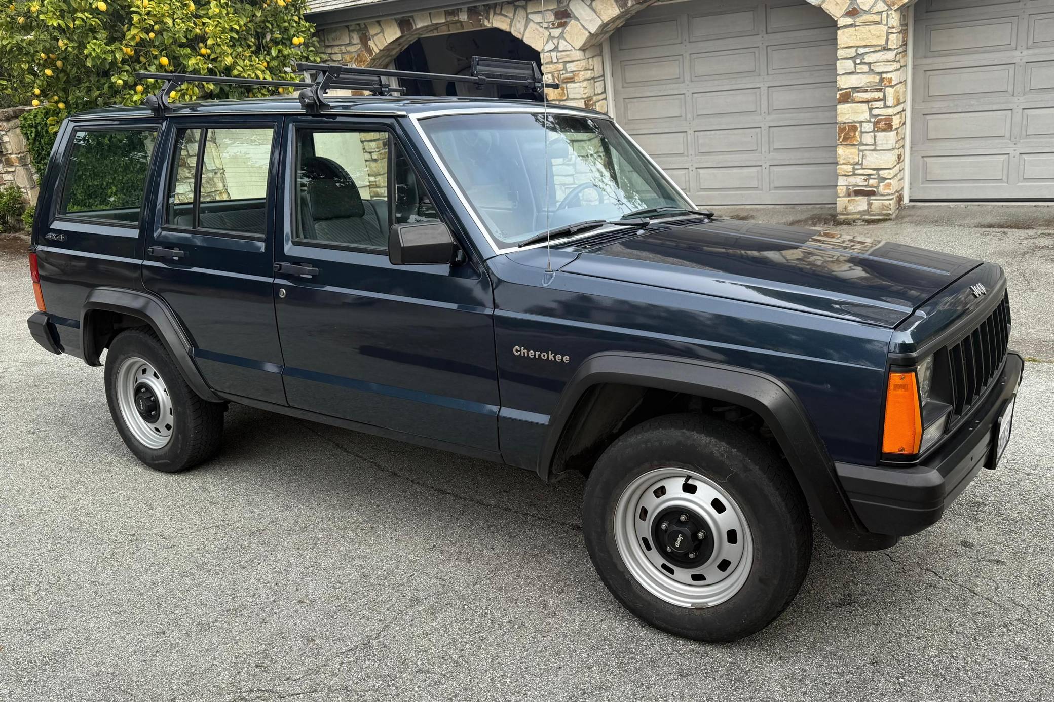 1989 Jeep Cherokee 4x4 VIN: 1J4FJ28E4KL451981 for Sale - Cars & Bids