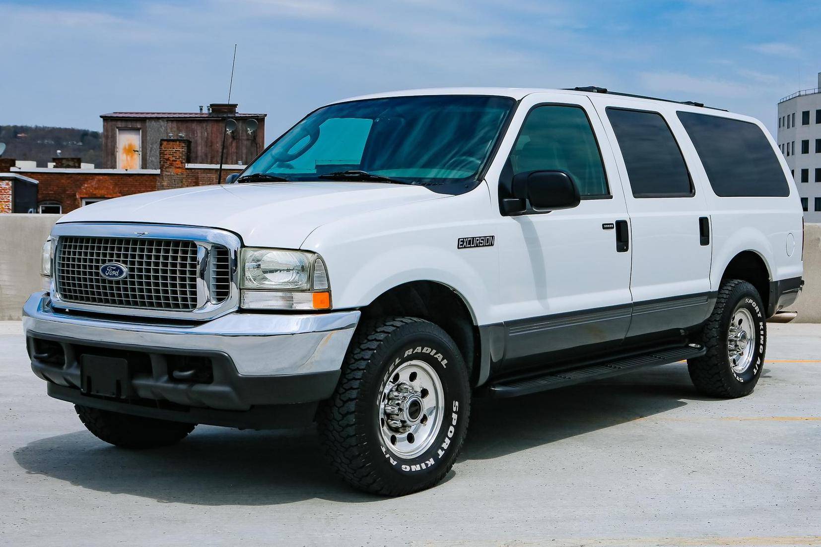 2003 ford excursion ac capacity