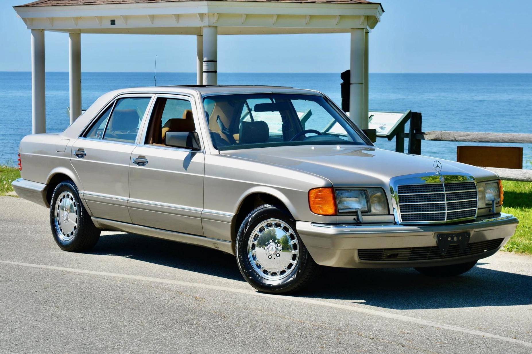 1990 Mercedes-Benz 300SE