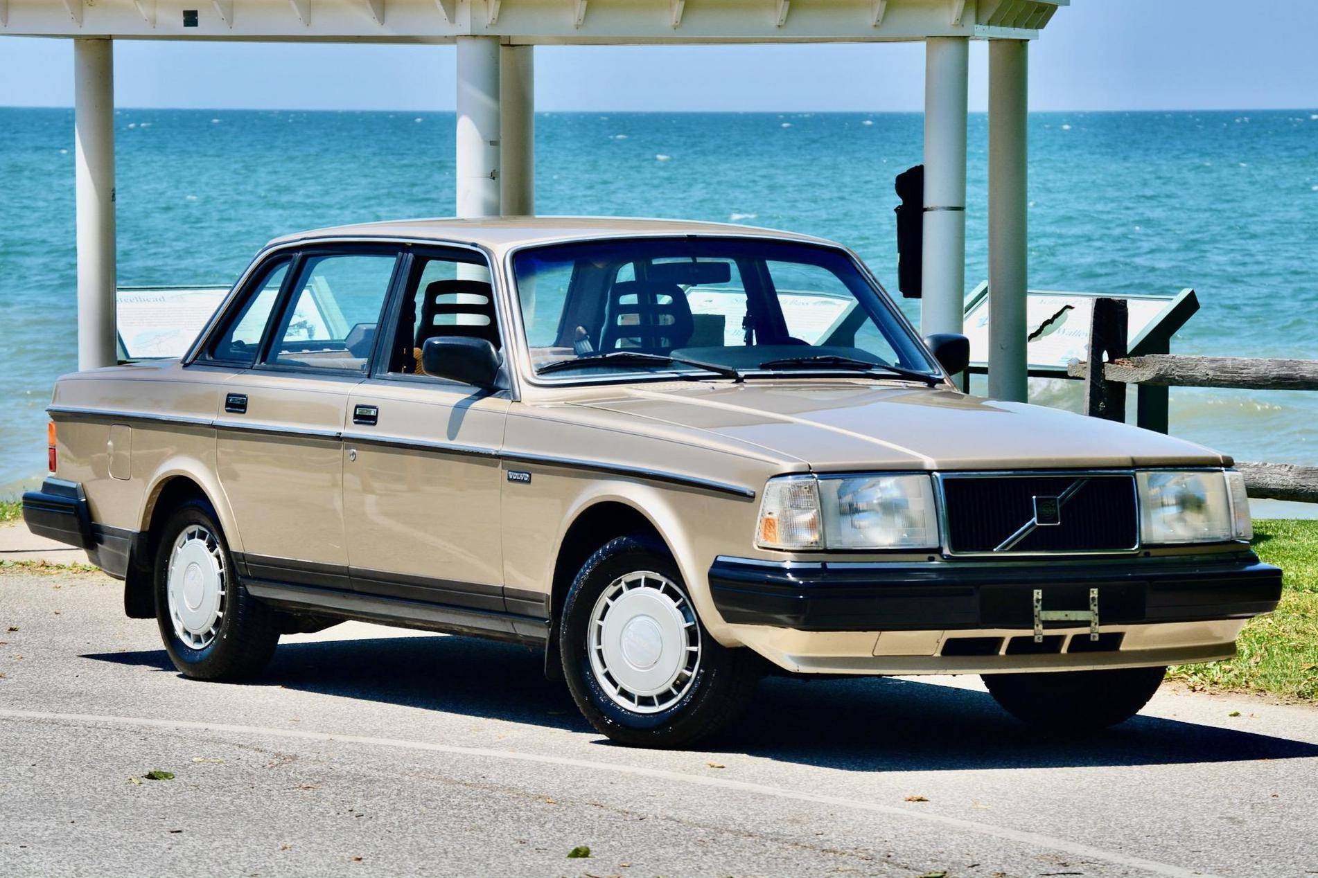 1988 Volvo 240 DL Sedan