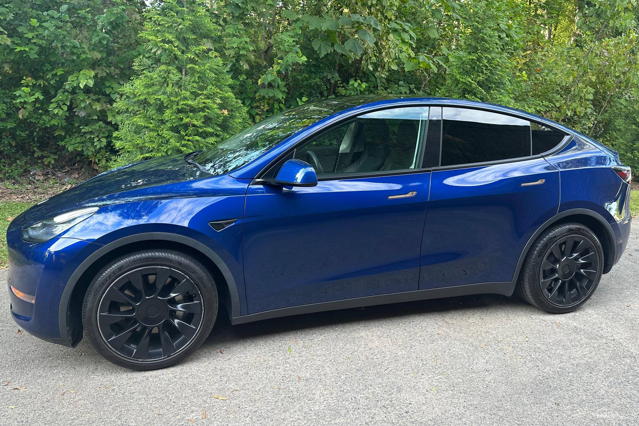 Tesla model y deep deals blue metallic