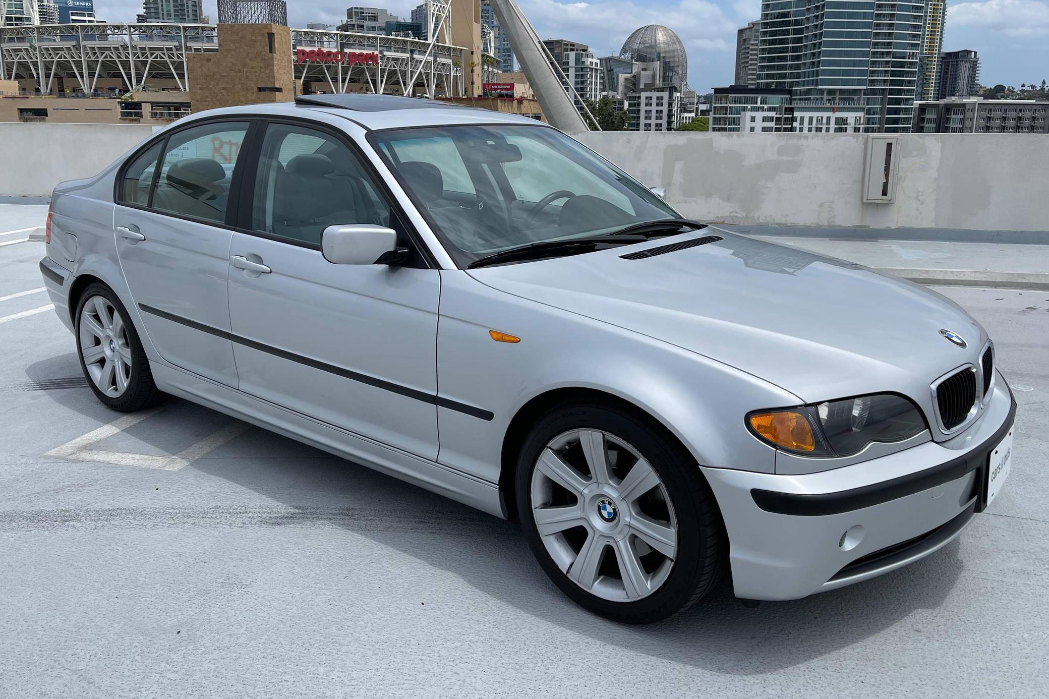 2003 BMW 325i Sedan