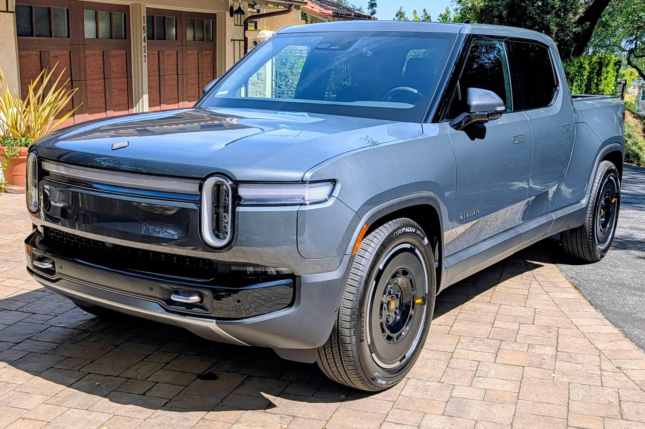 2025 Rivian R1T