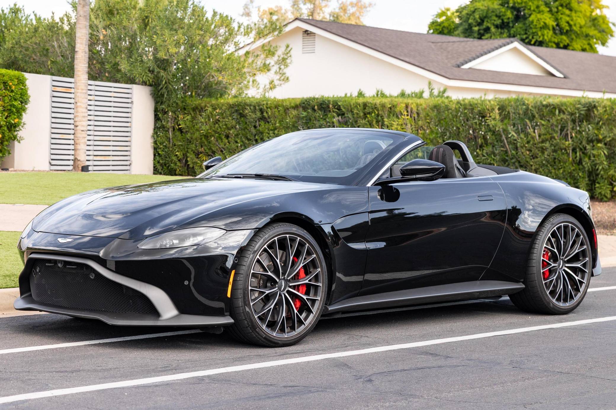 2023 Aston Martin Vantage Roadster VIN: SCFSMGBW7PGP08529 for Sale