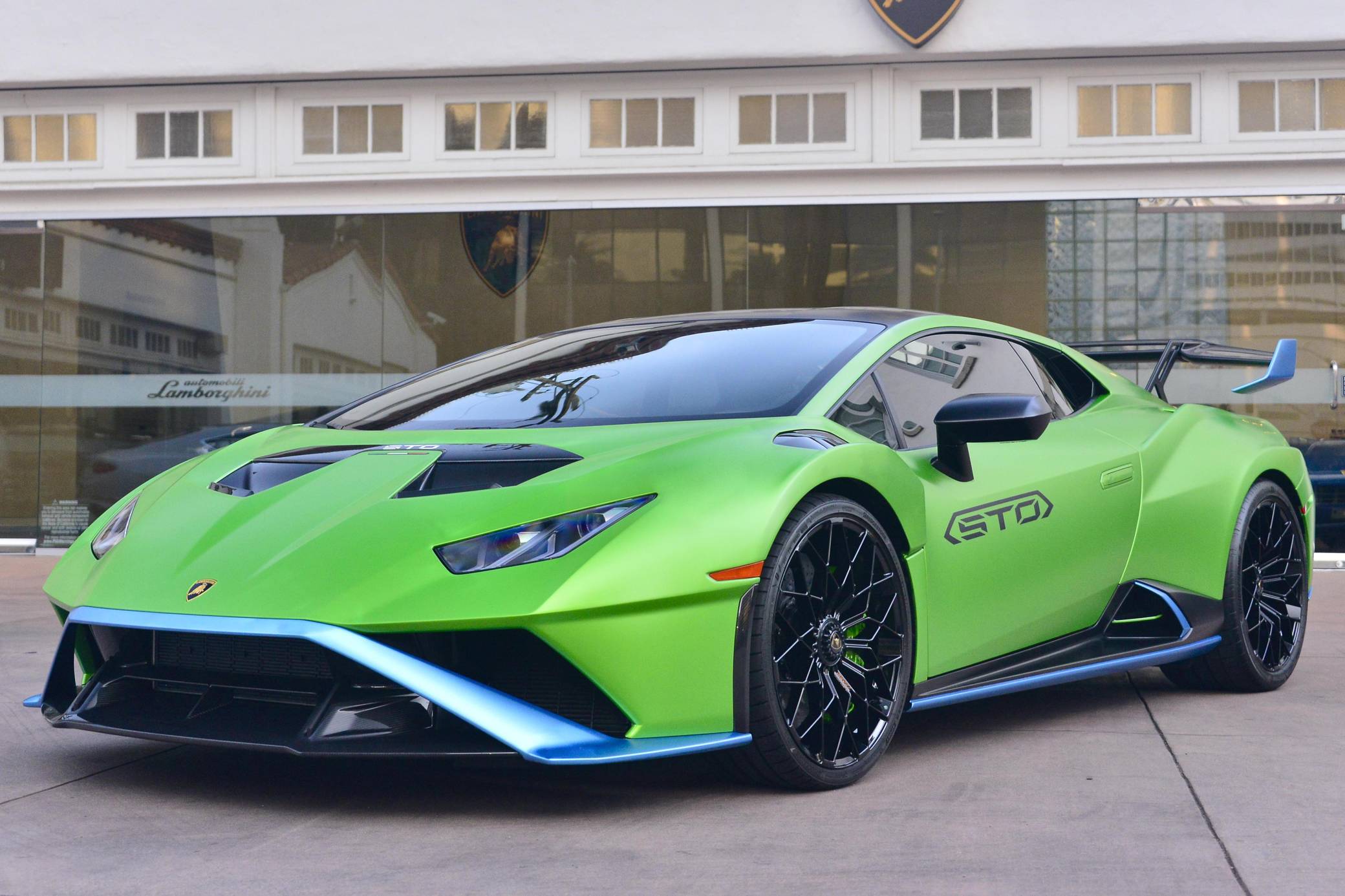 2022 Lamborghini Huracan STO