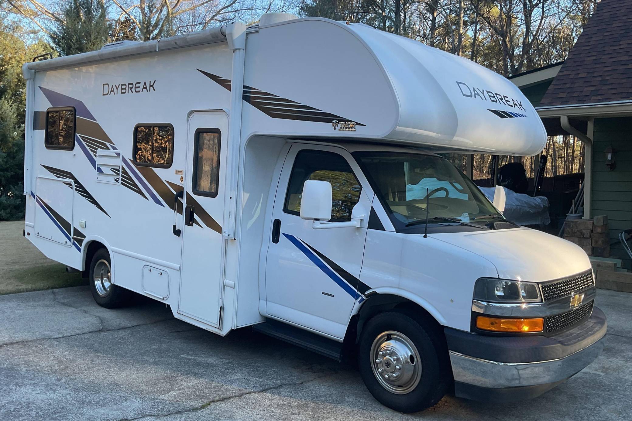 2019 Chevrolet Express 3500 Thor Motor Coach Daybreak 22GO VIN
