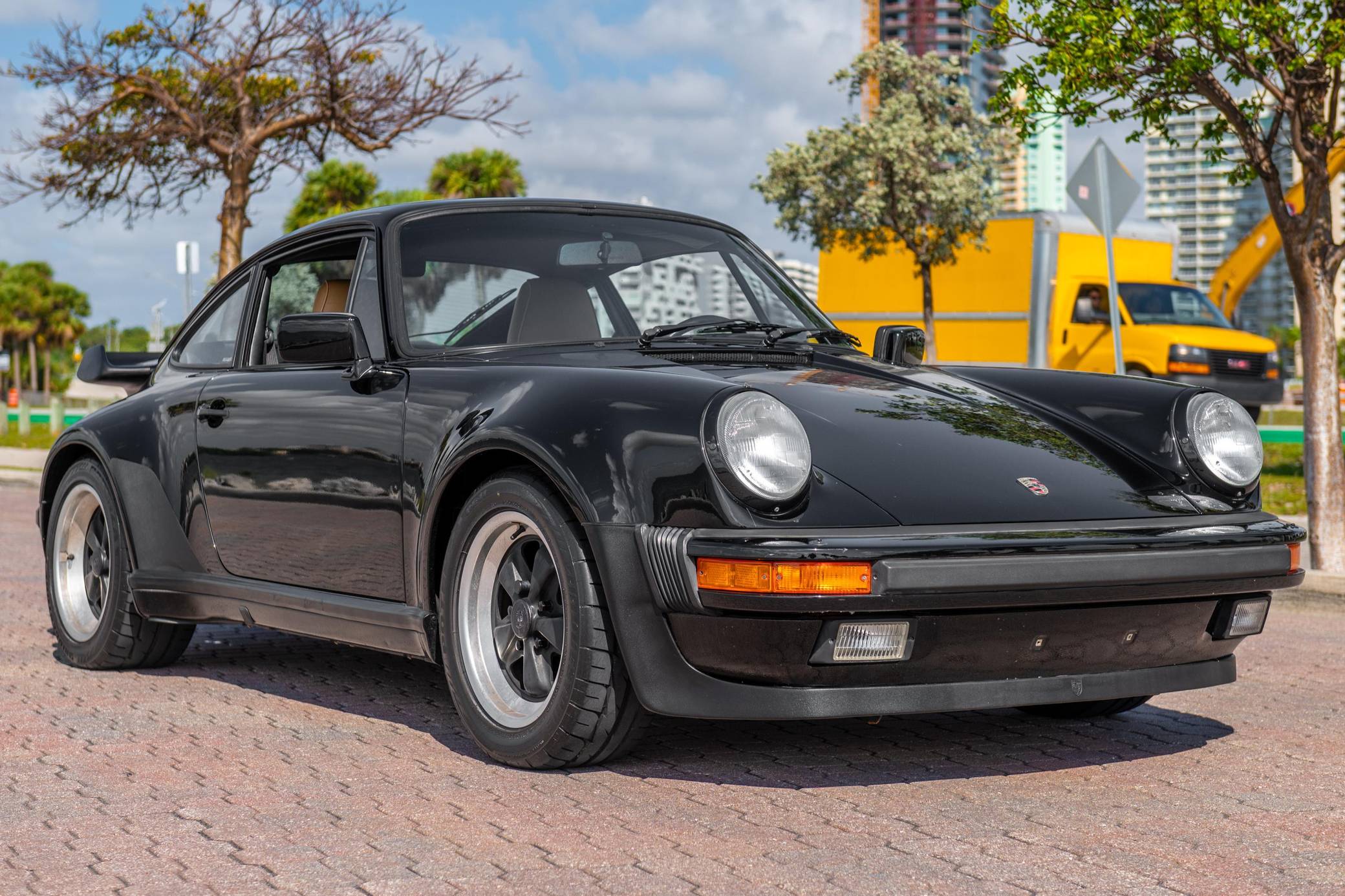 PORSCHEマントルピース Used 1985 Porsche 911 Carrera Coupe For Sale (Sold