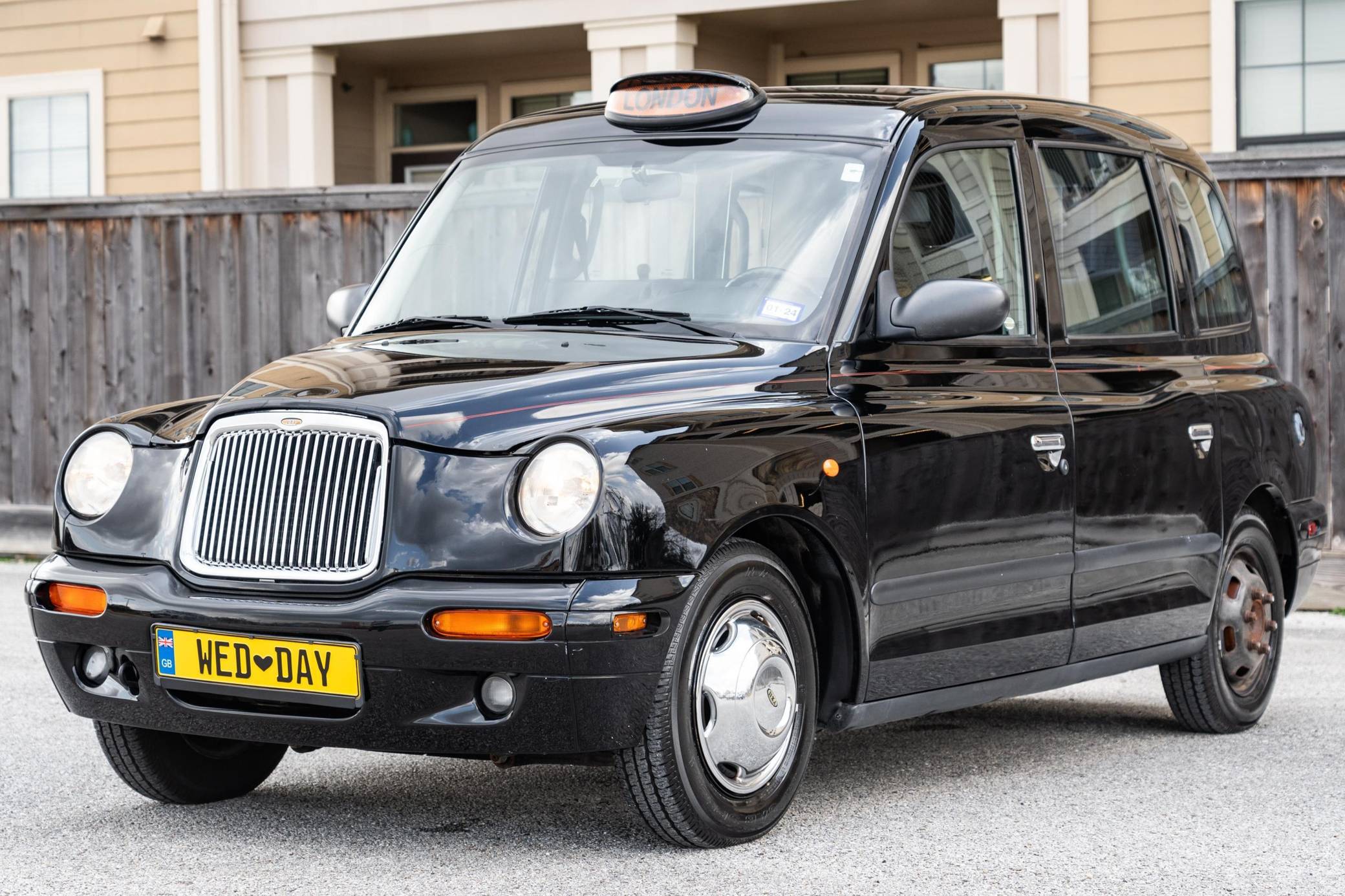 2003 LTI TXII London Taxi Executive Sedan VIN: SCRLD16NX3C154846