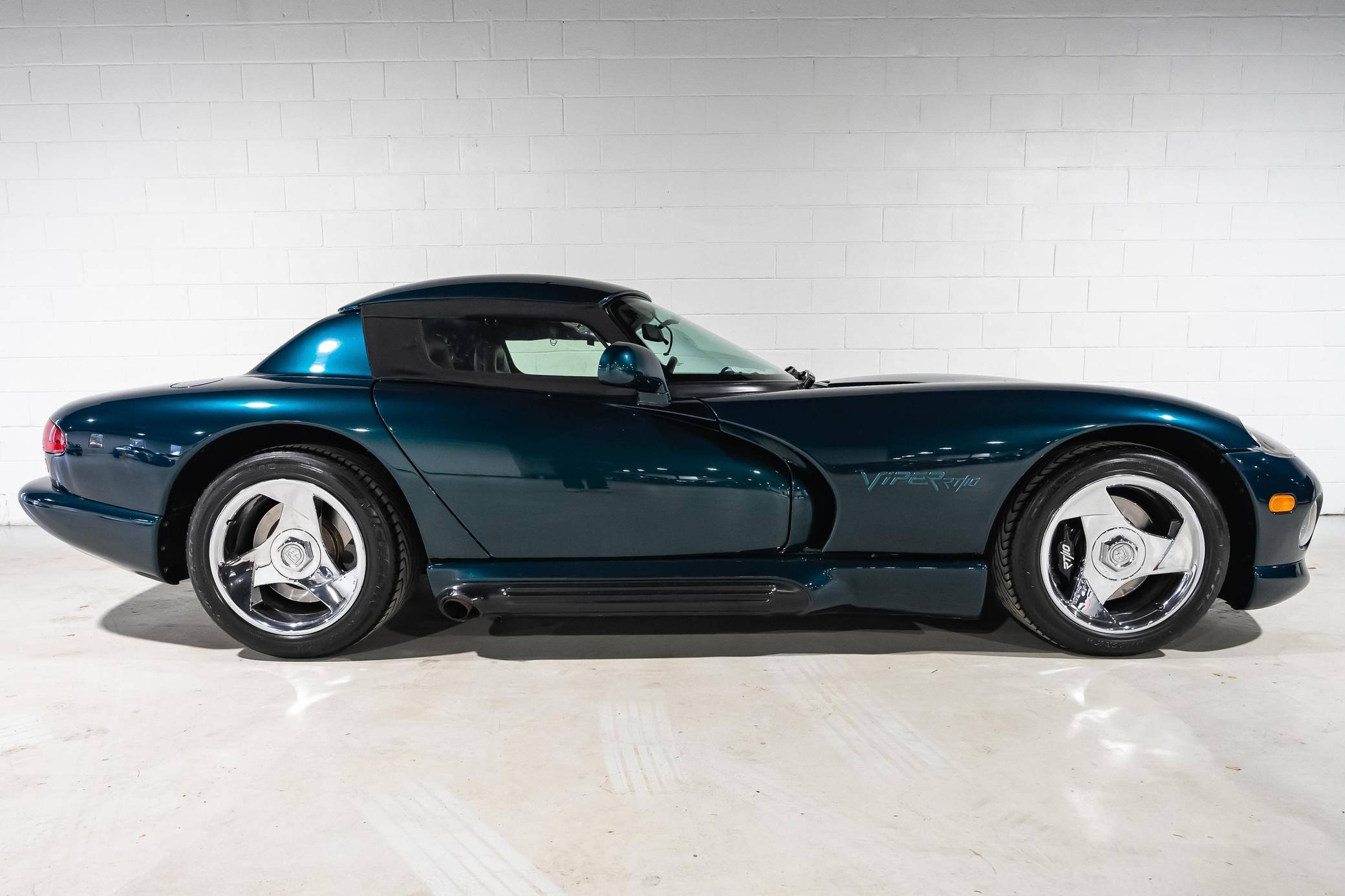 1995 Dodge Viper RT/10 VIN: 1B3BR65E0SV200390 for Sale - Cars & Bids