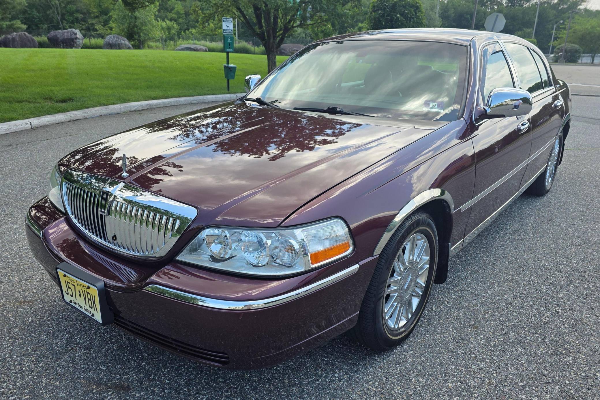 2008 Lincoln Town Car Signature L VIN: 2LNHM85W68X644324 for