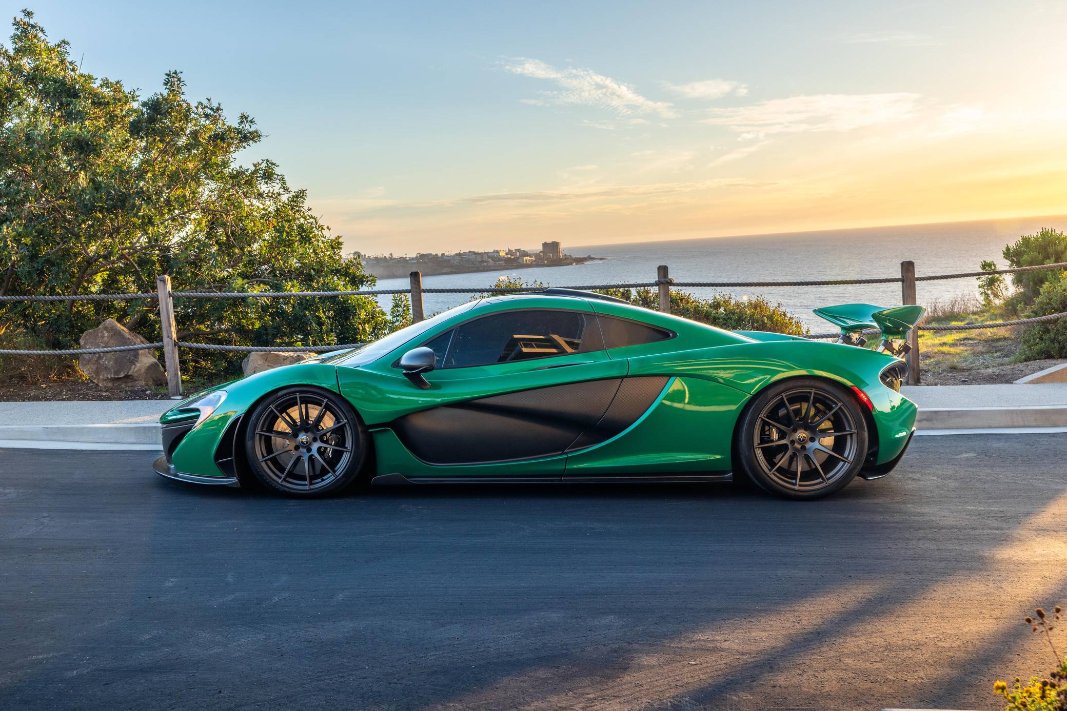 2014 McLaren P1 photo 17