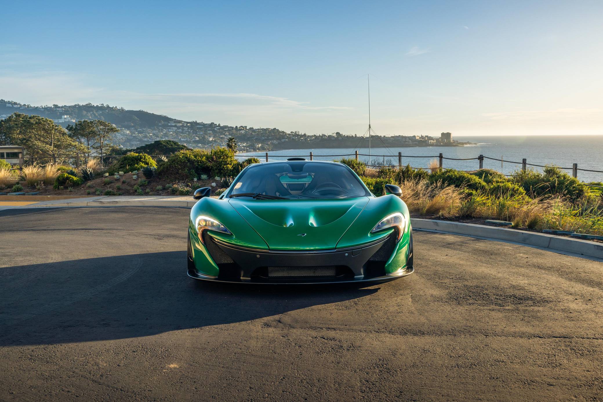 2014 McLaren P1 photo 11