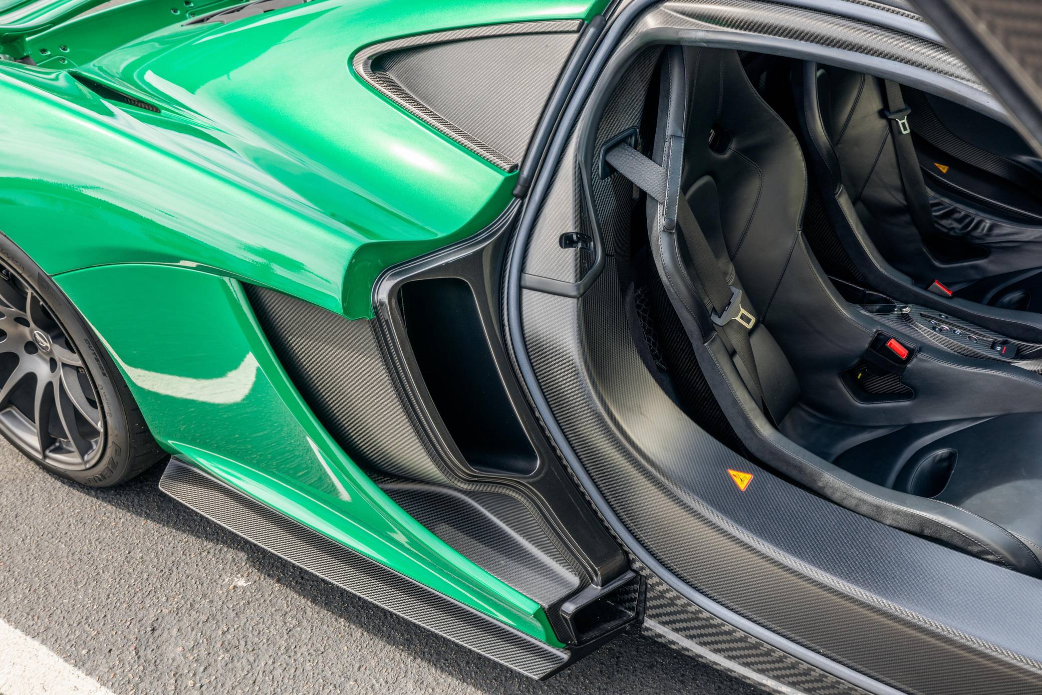 2014 McLaren P1 photo 384