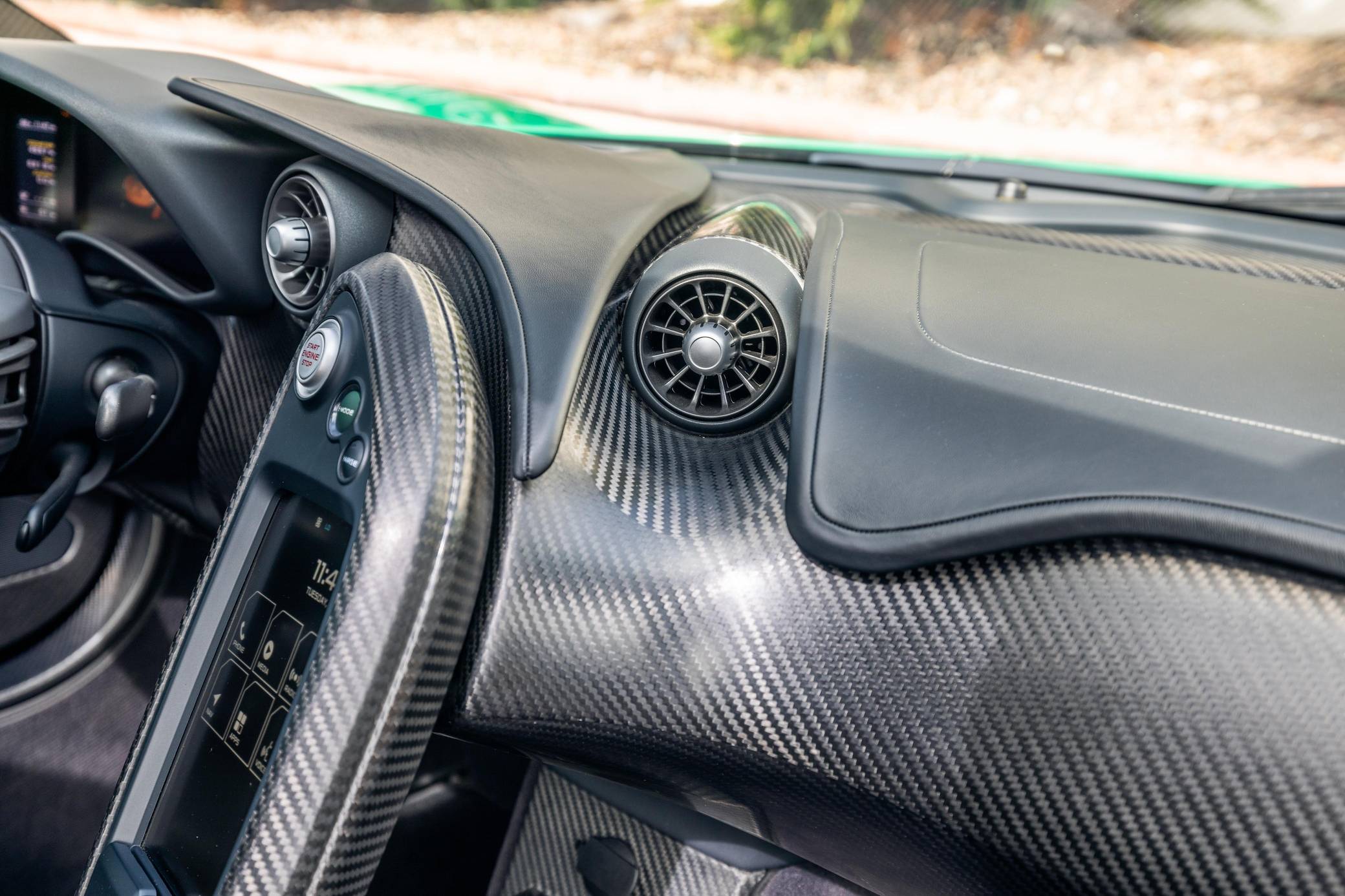 2014 McLaren P1 photo 327