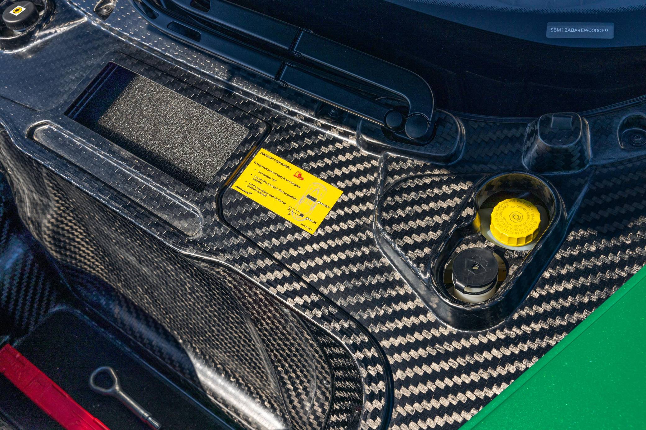 2014 McLaren P1 photo 399