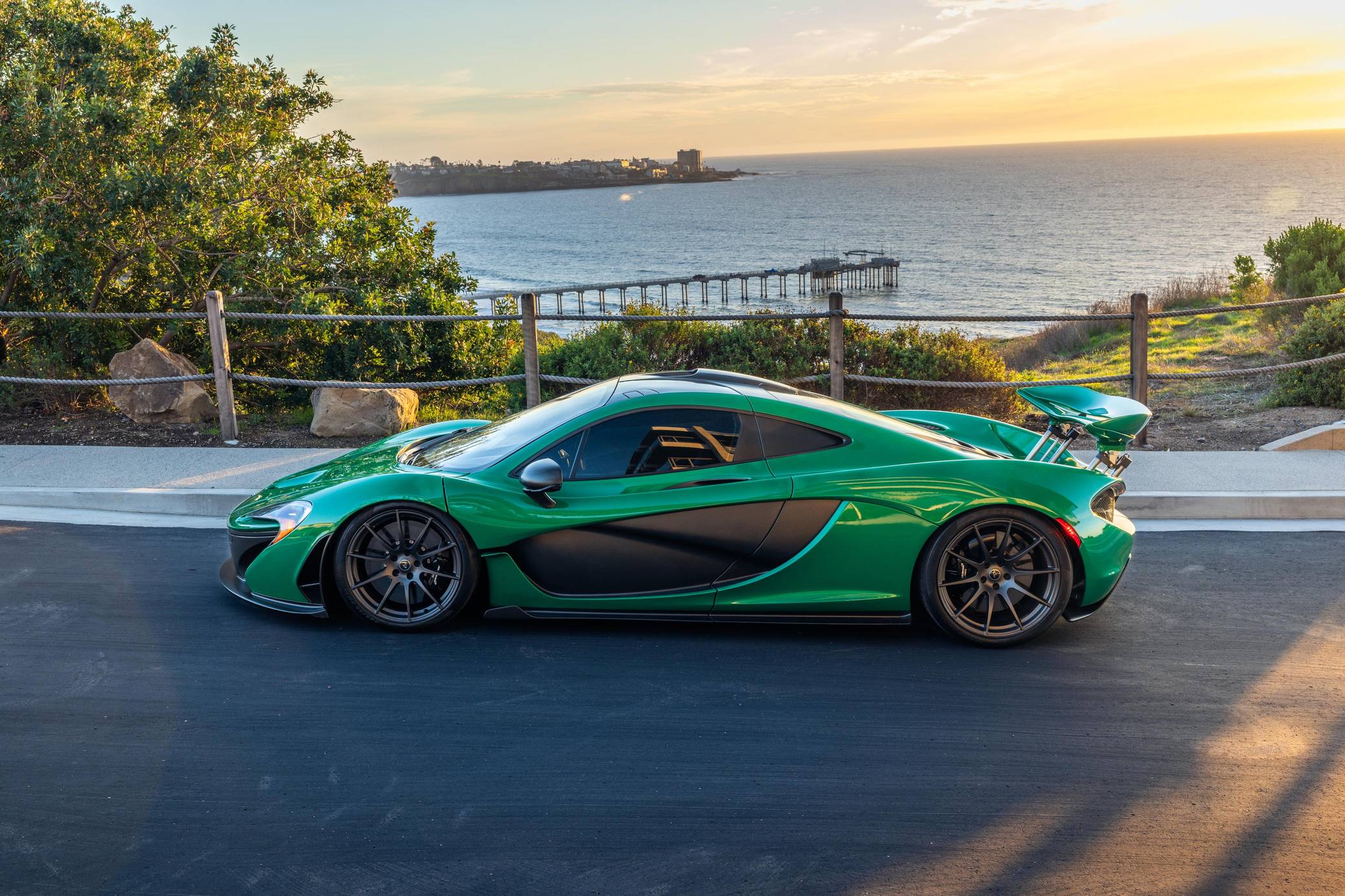 2014 McLaren P1 photo 18