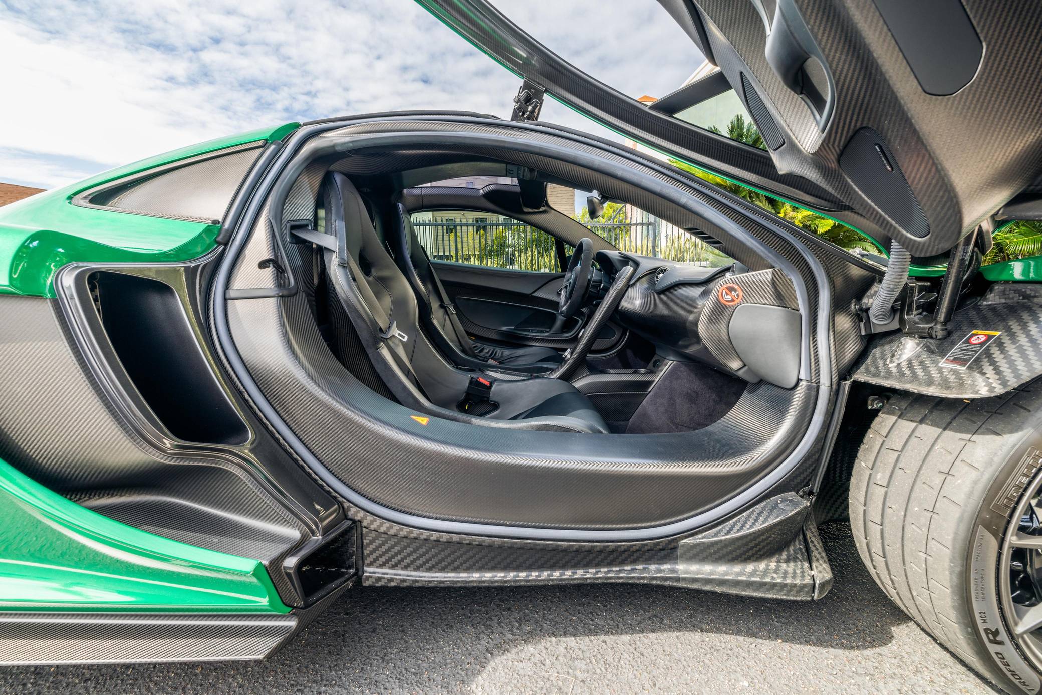 2014 McLaren P1 photo 285