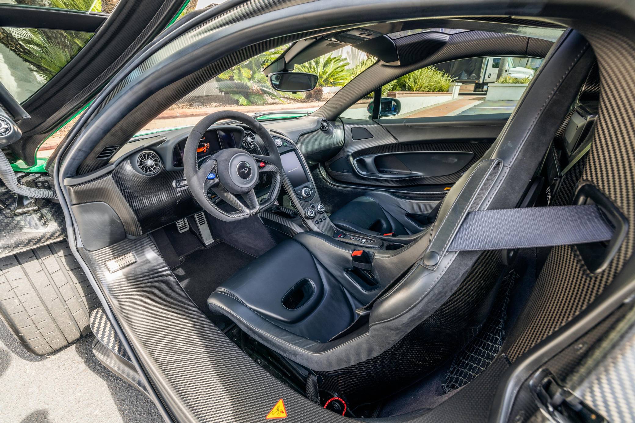 2014 McLaren P1 photo 289