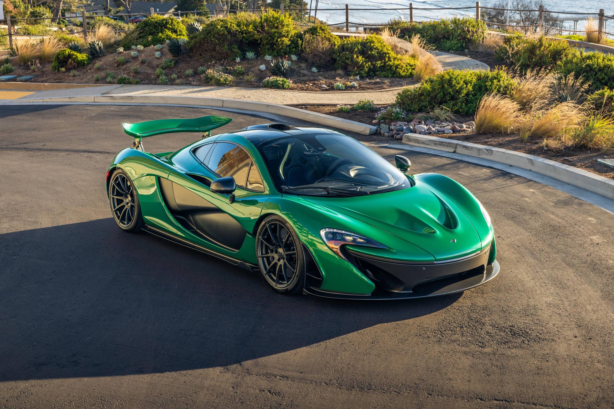 2014 McLaren P1 photo 30