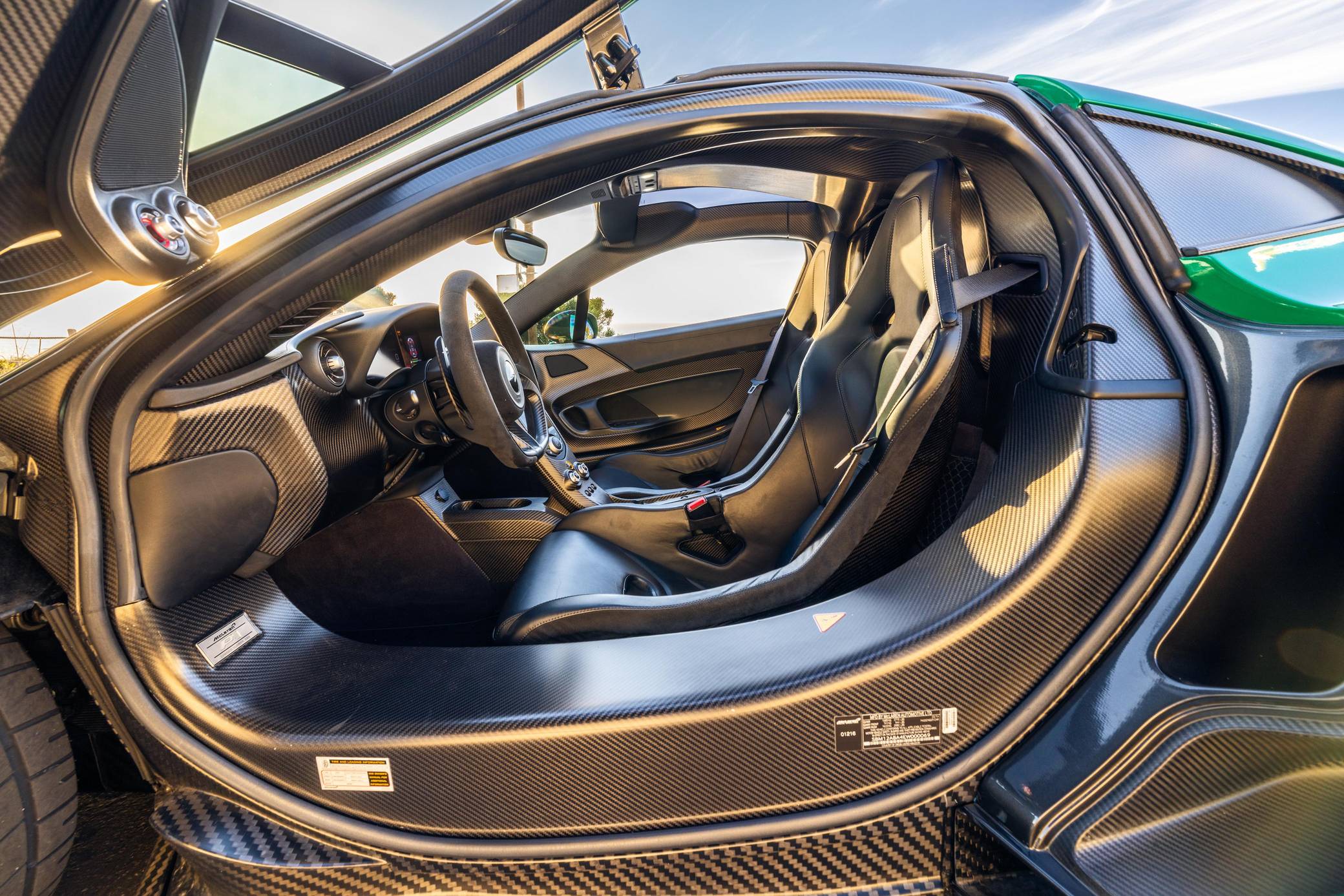 2014 McLaren P1 photo 7