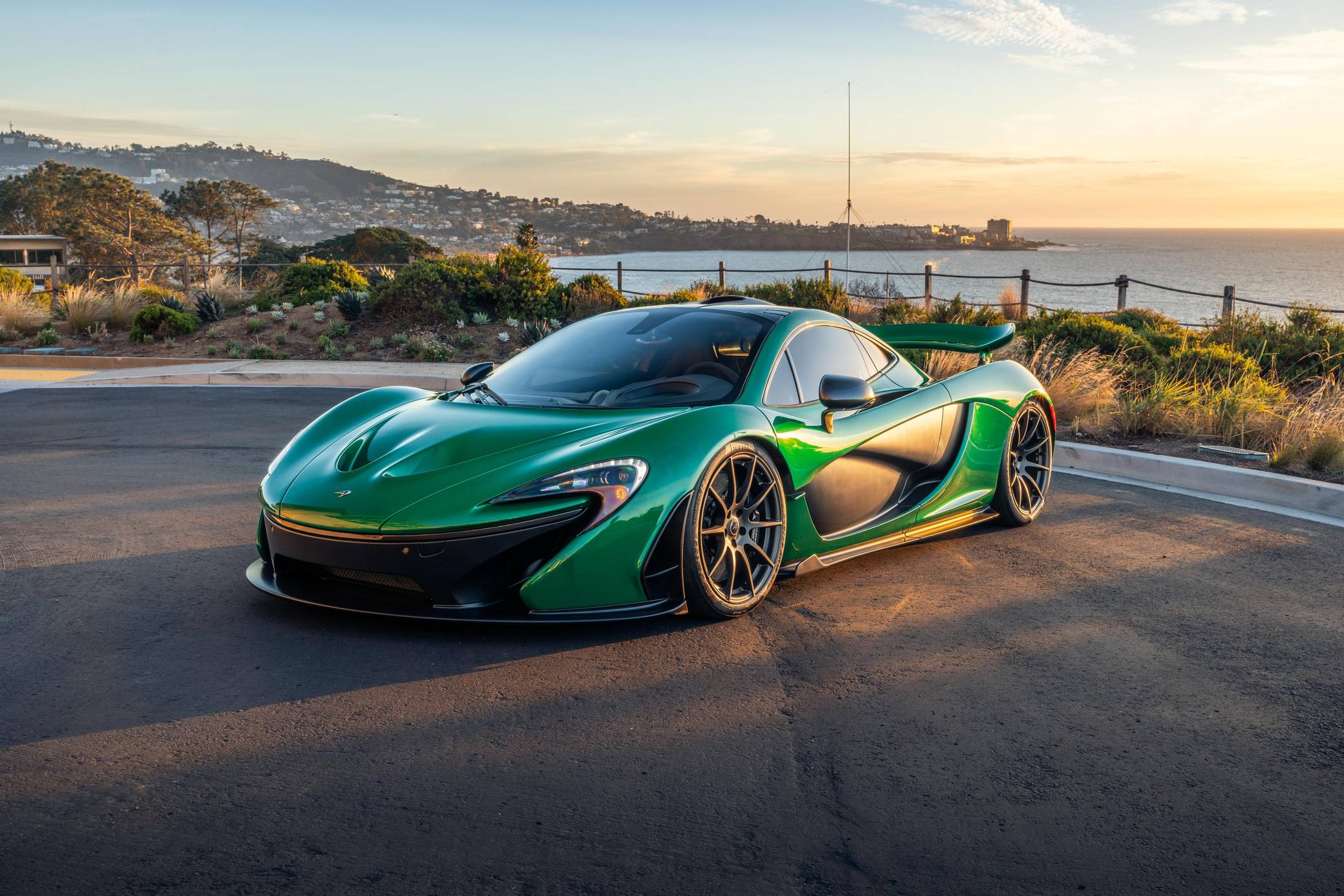 2014 McLaren P1 photo 14