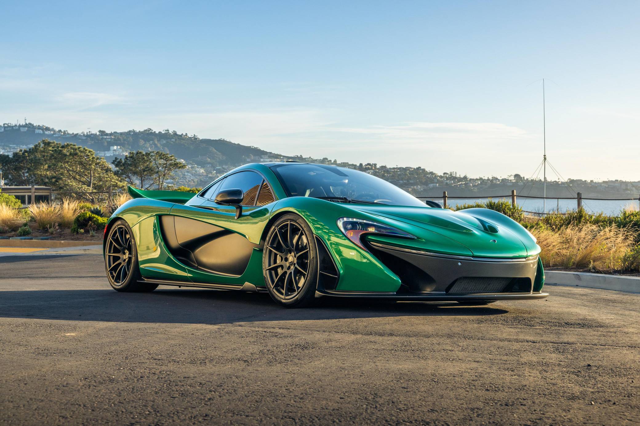 2014 McLaren P1 photo 28