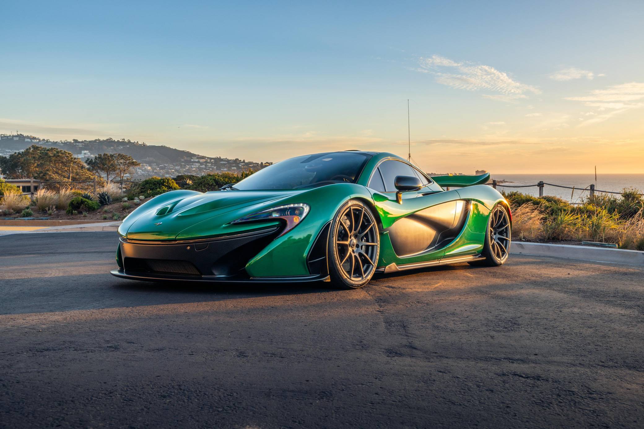 2014 McLaren P1 photo 15