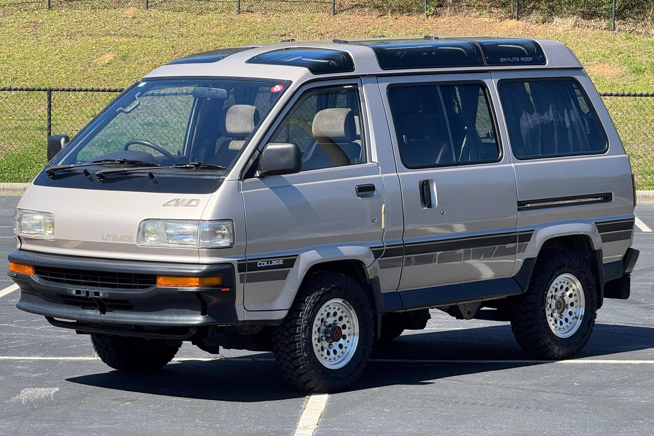 LE THI VAN  1990 Toyota LiteAce Turbo 4WD VIN: CM400028068 for Sale - Cars & Bids