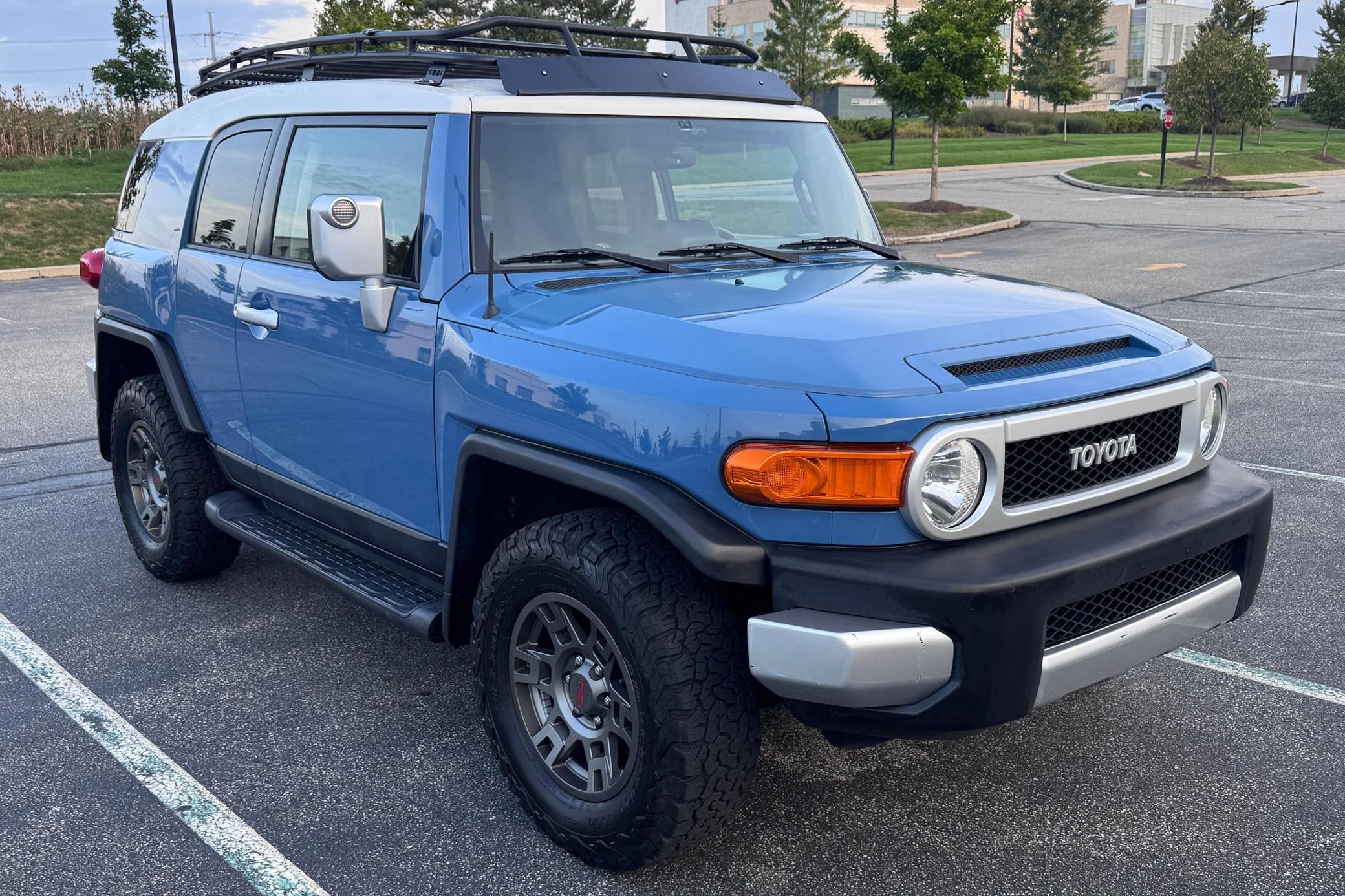 Editor Color Icon 2011 Toyota FJ Cruiser VIN: JTEBU4BF8BK105734 for Sale - Cars & Bids