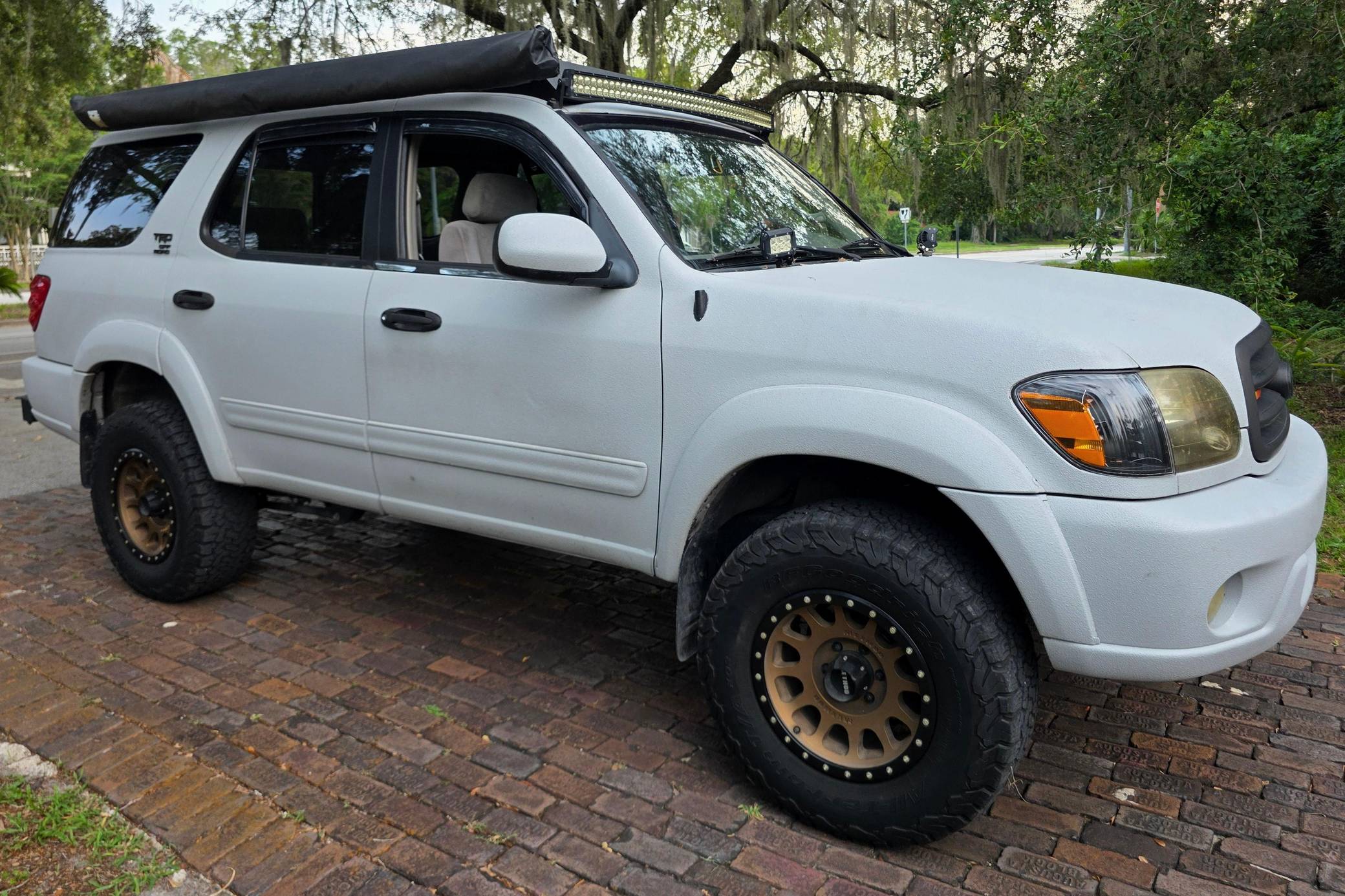 2004 Toyota Sequoia