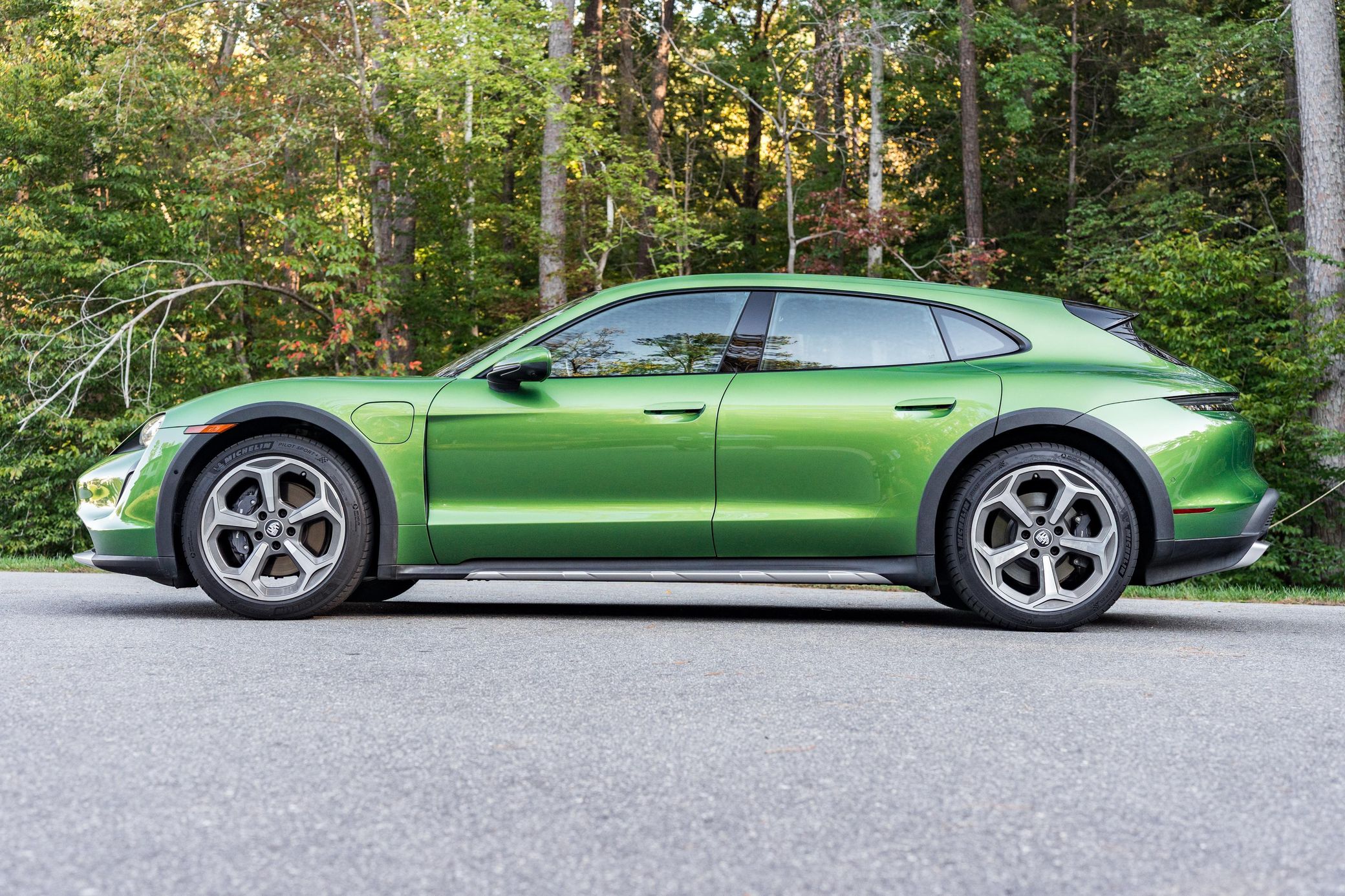 PorscheTaycan4CrossTurismo2021007.jpg