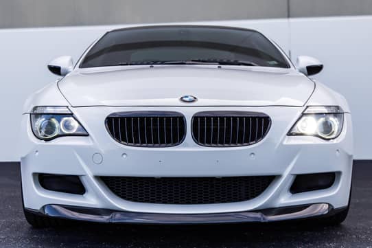 Diecast BMW M8 Coupe Alpine White with Black Top 1/64