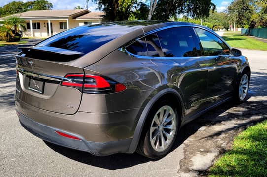 2016 Tesla Model X 75D VIN: 5YJXCAE27GF008811 for Sale - Cars & Bids