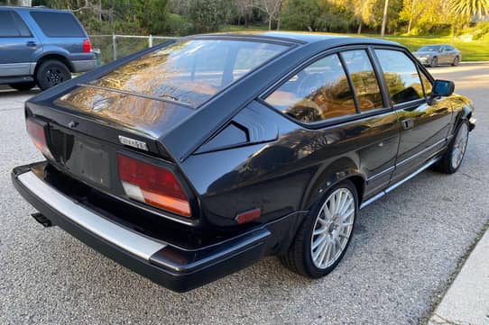 Décoration Murale Alfa Romeo GTV6 – Silhouette En Métal 80 Cm – Style Busso V6