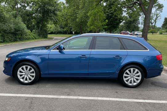 Siège Arrière Audi A4 Avant B9 (2017) – Référence 8W0885375A – Pour Pièces, Endommagé