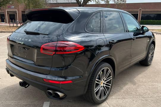 Cayenne plug in top