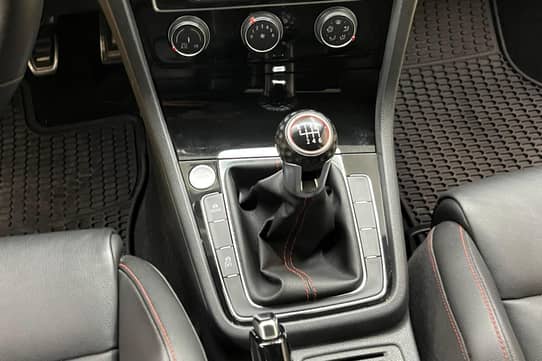2019 Volkswagen GTI SE - Interior