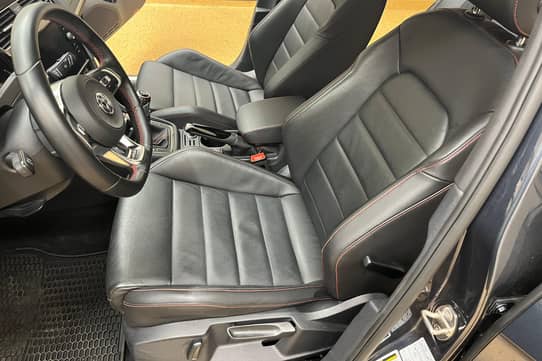 2019 Volkswagen GTI SE - Interior