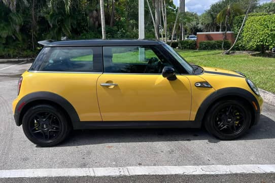 2009 Mini Cooper S VIN: WMWMF73599TT97233 for Sale - Cars & Bids