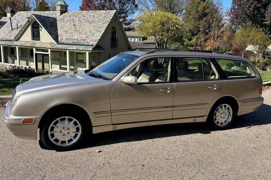 2001 Mercedes-Benz E320 4Matic Wagon VIN: WDBJH82J51X053074 for
