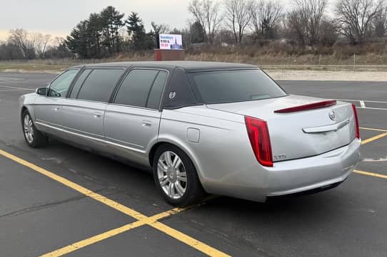 1999 Cadillac Limousine VIN: 1GEEH90Y2XU550321 for Sale - Cars & Bids