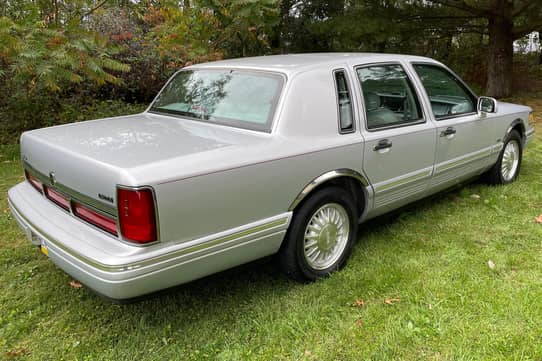 1997 lincoln town car deals center caps