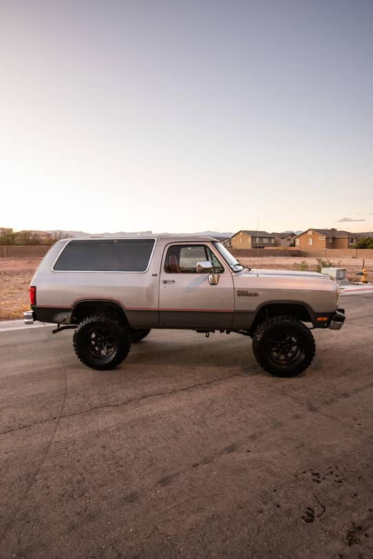 1991 Dodge Ramcharger LE 4x4 auction - Cars & Bids