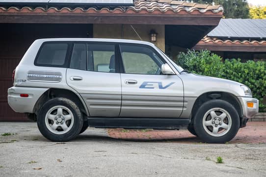 2002 Toyota RAV4 EV VIN: JT3GS10V920002525 for Sale - Cars & Bids