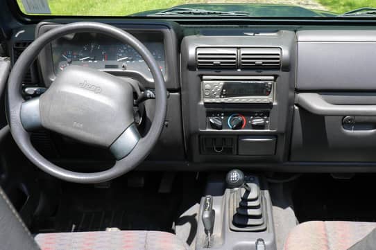 1999 Jeep Wrangler SE 4x4 auction - Cars & Bids